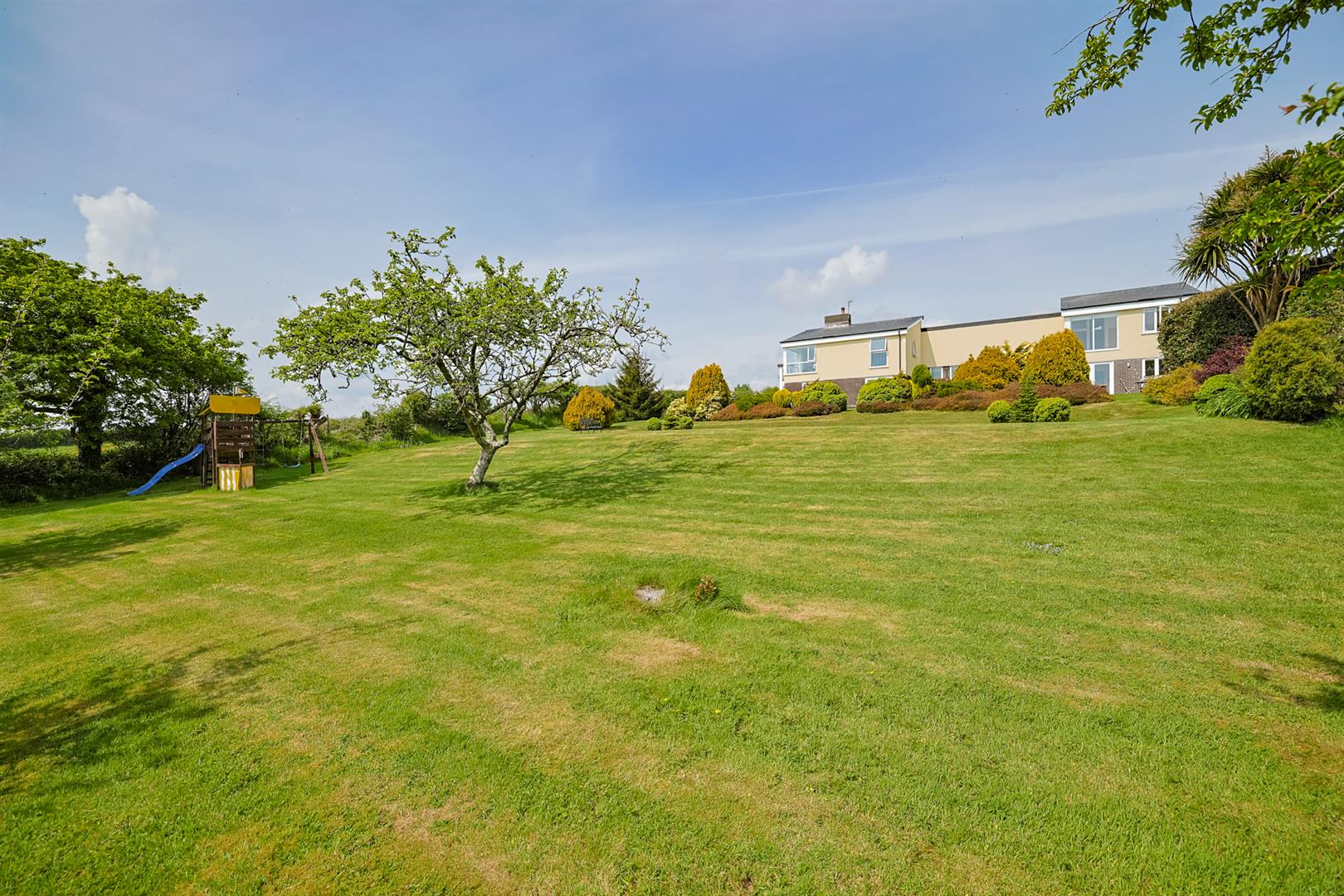 Misty Hills Close, Three Crosses, Swansea, SA4 3JF